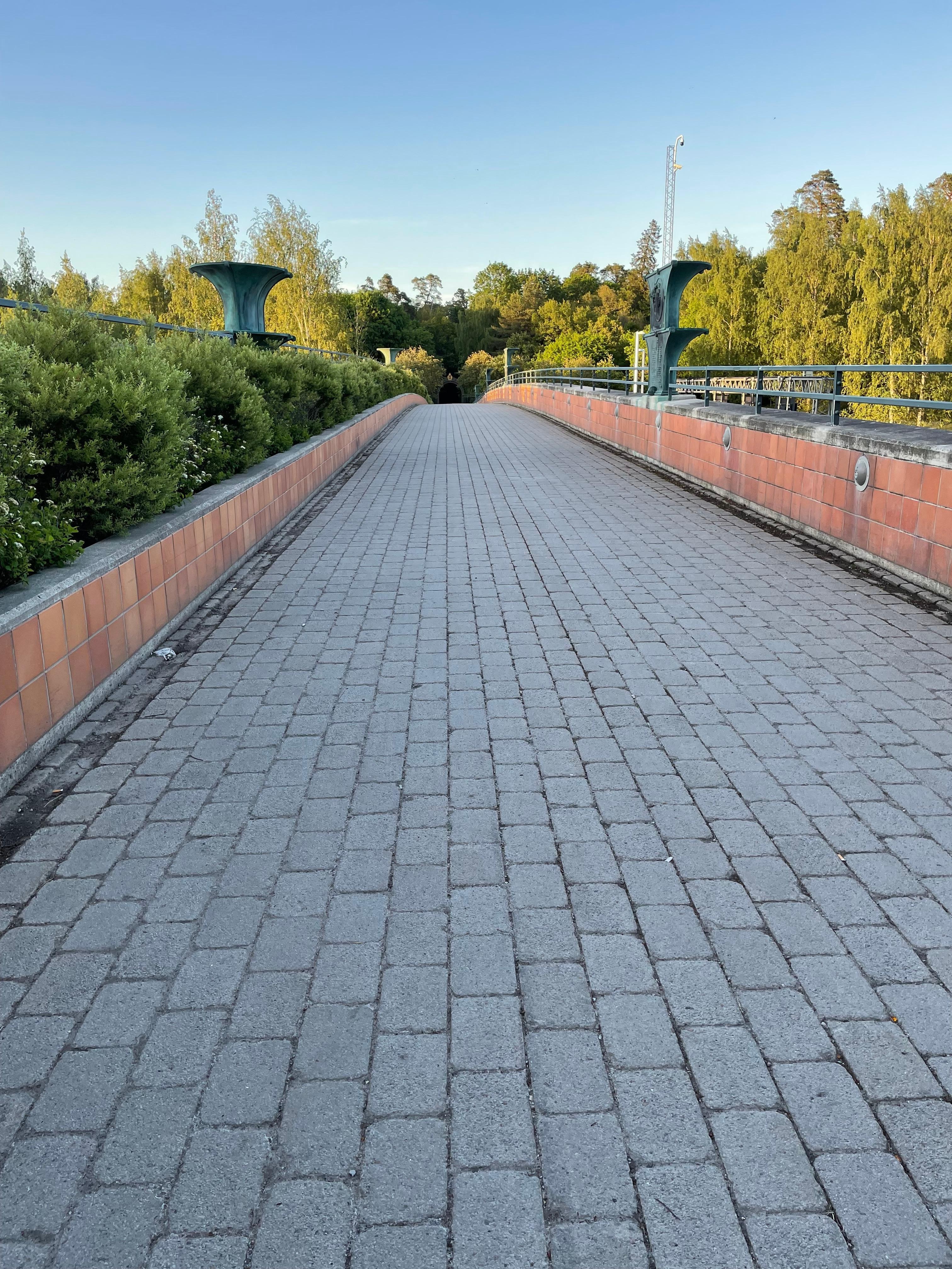 Naturen är bara en bro bort. 