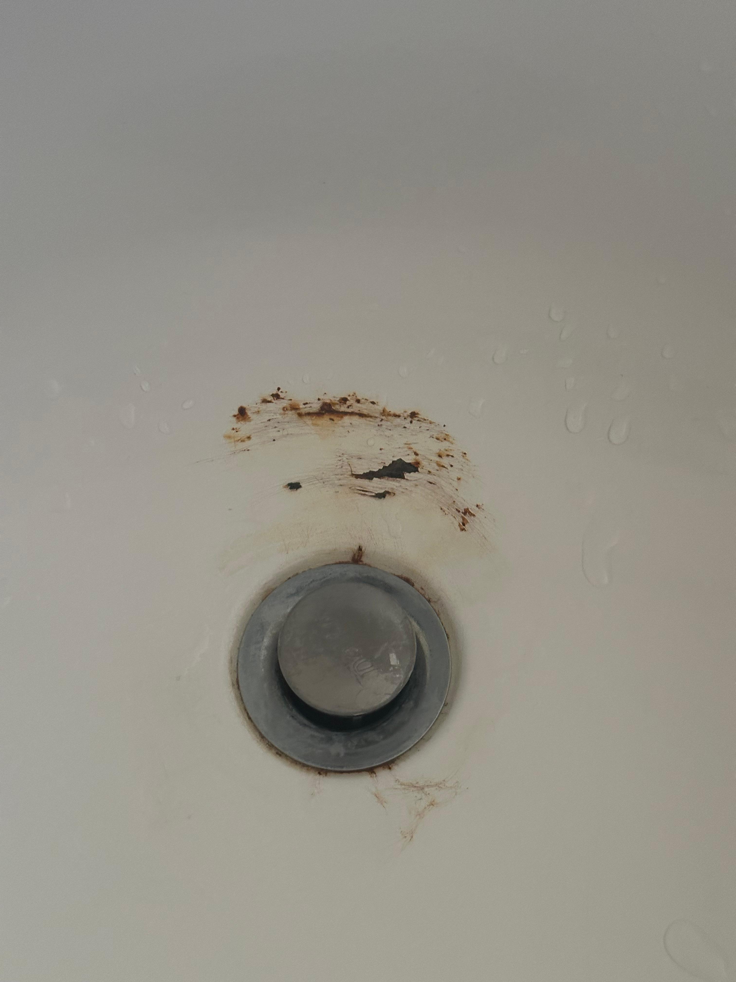 Rusty sink in bathroom 