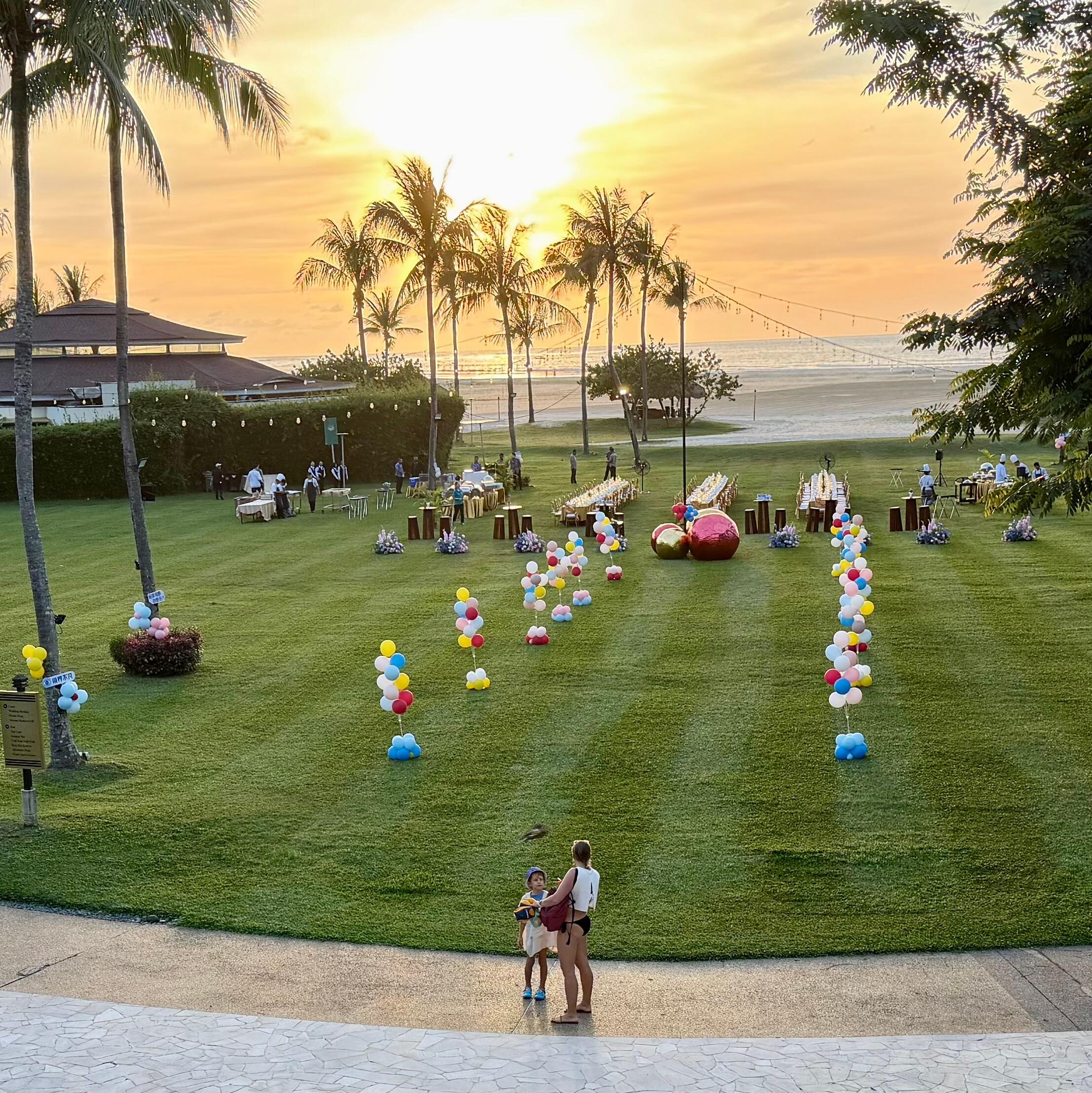 sunset view from the lobby lounge to chill with cocktail drinks before dinner