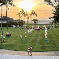 sunset view from the lobby lounge to chill with cocktail drinks before dinner