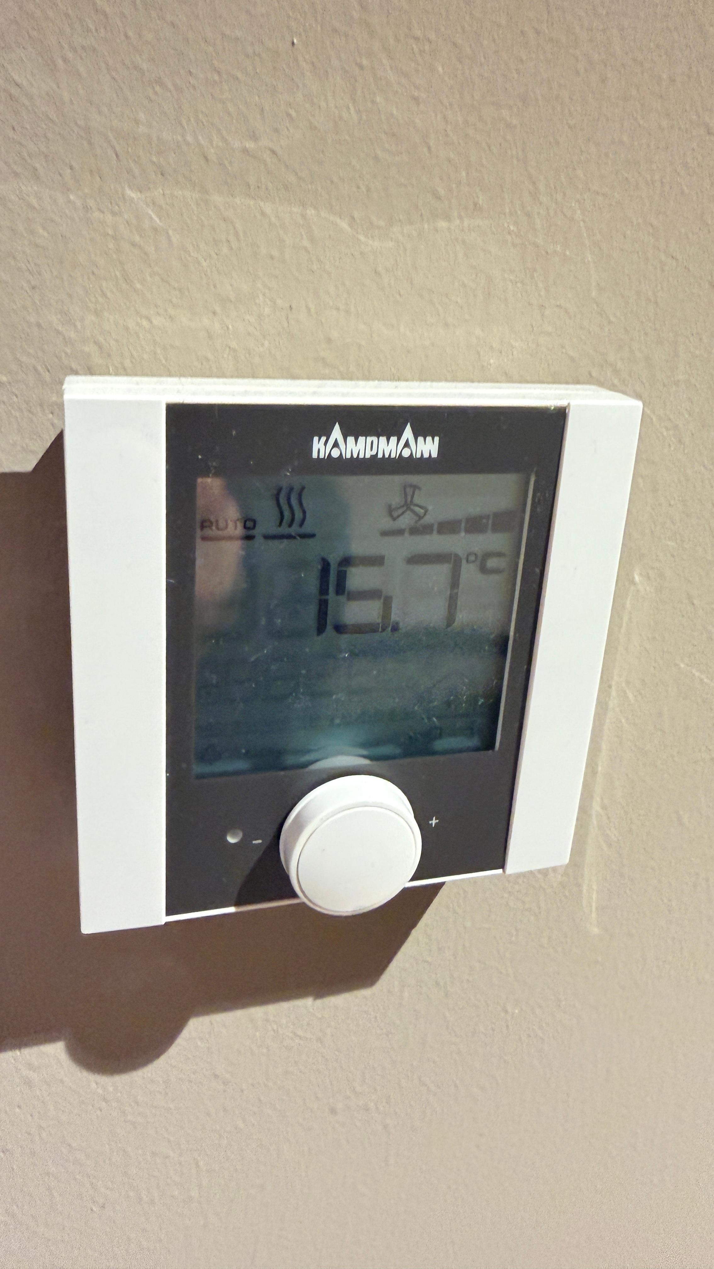 Temperatur im Zimmer. Im Winter. 