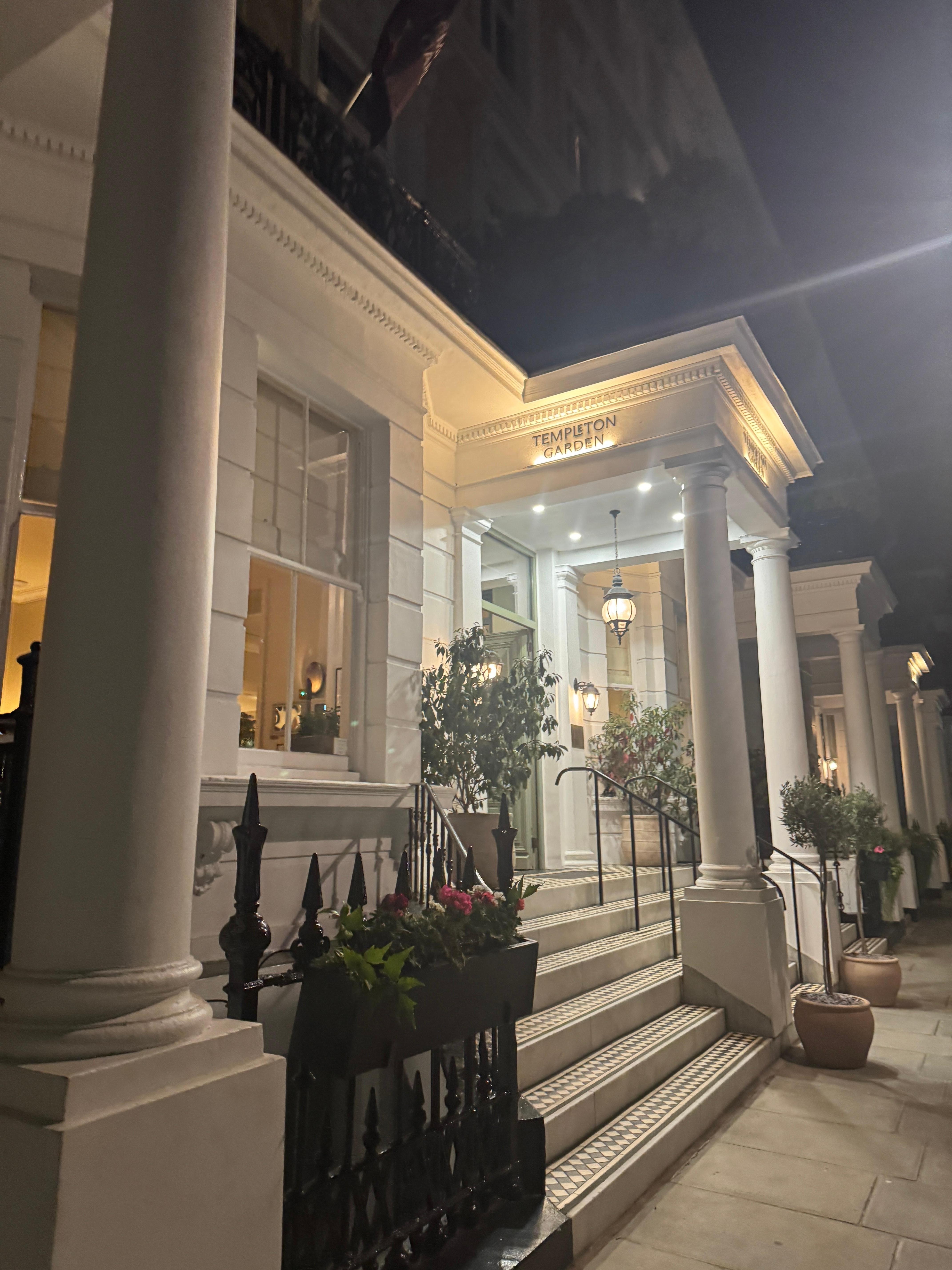 Hotel exterior & entrance