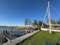 Kleiner Hafen hinter dem Haus