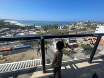 El restaurante del hotel tiene una excelente vista al mar.