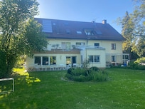 Fijne tuin en mooie kamers met balkon