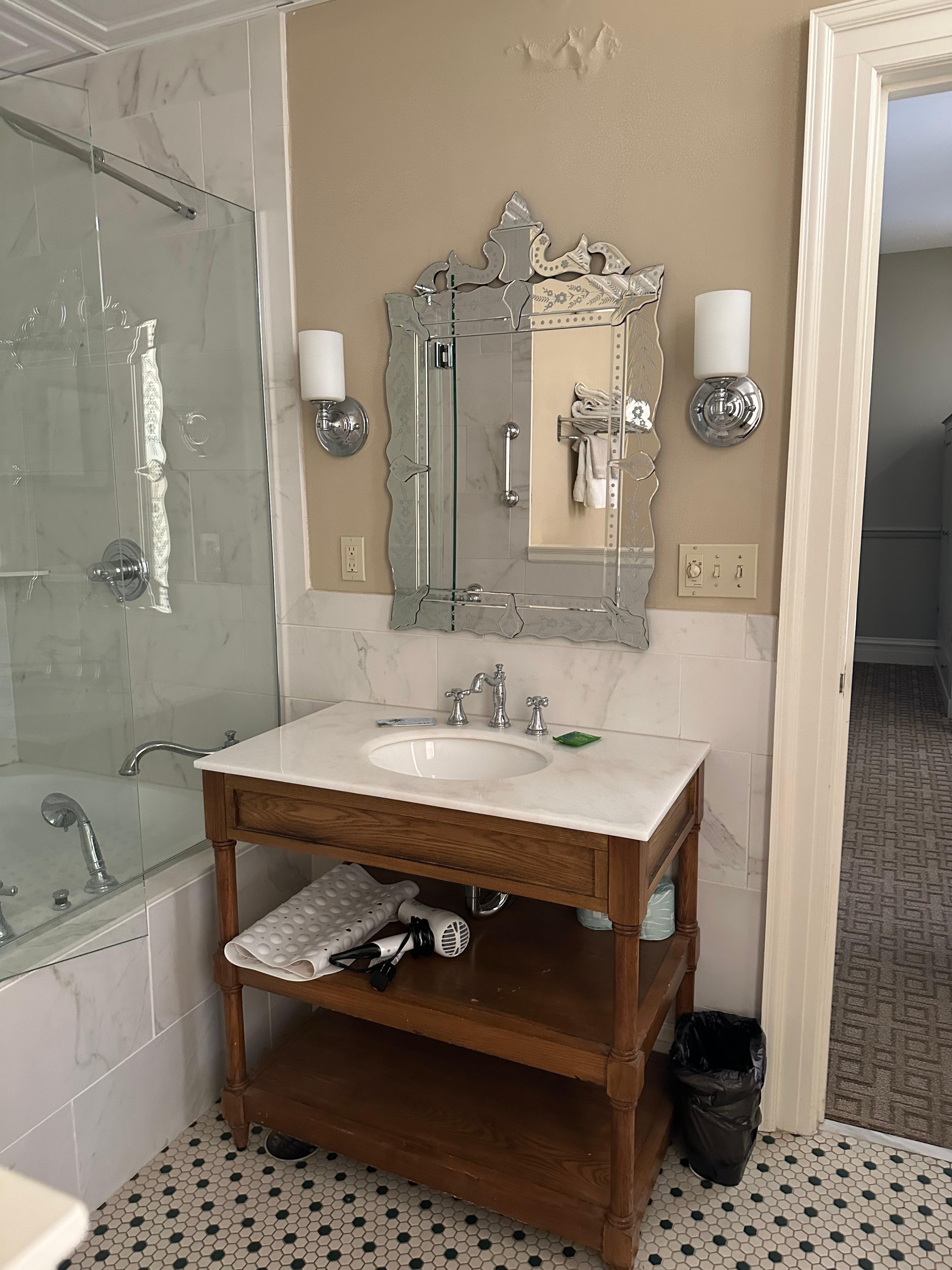 the gorgeous vanity that’s very useful! 