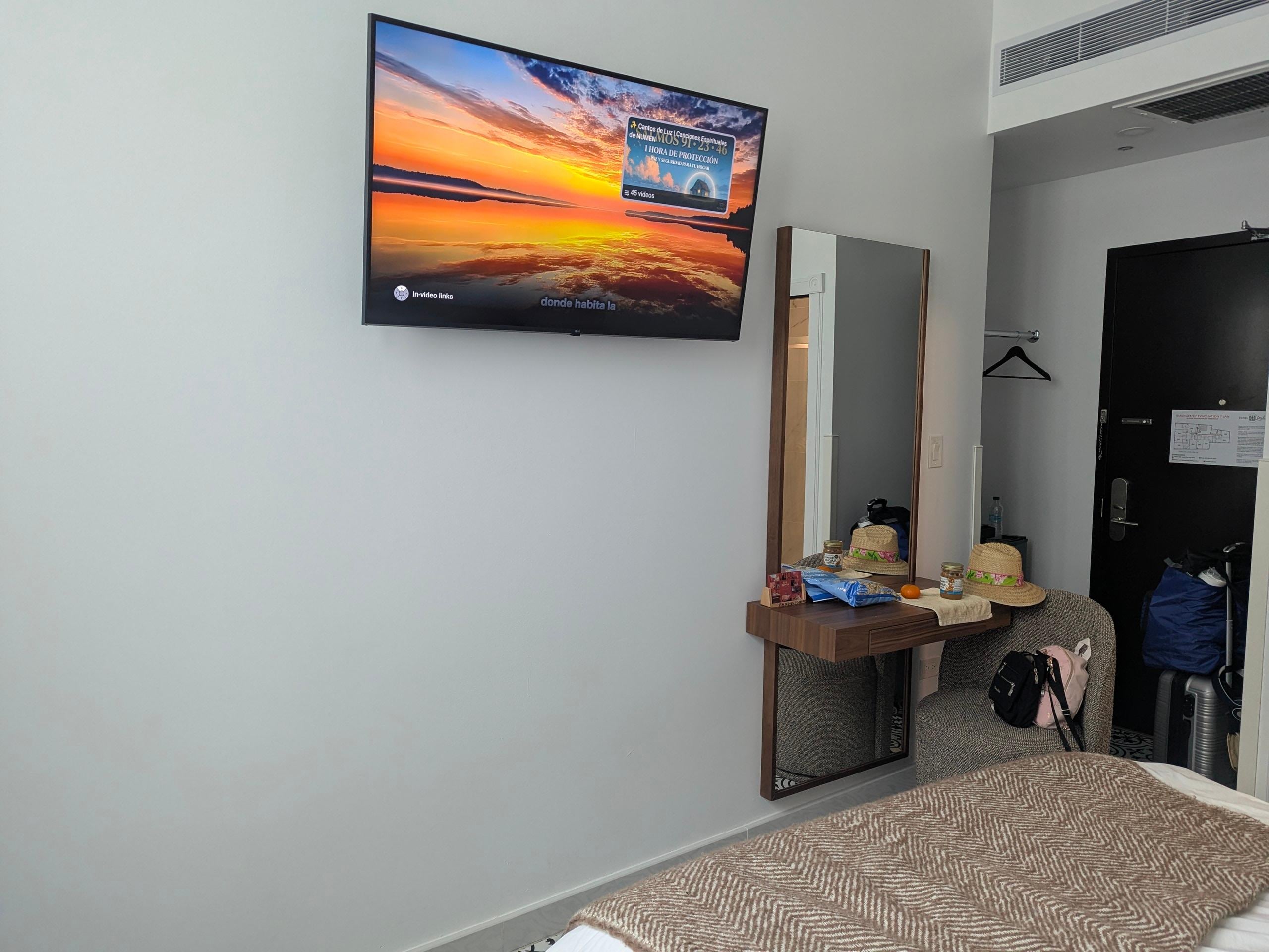 TV with many channels and apps. Great little office area with comfortable chair