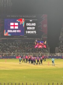 Excellent proximity to Eden Gardens Cricket Ground 15 min walk