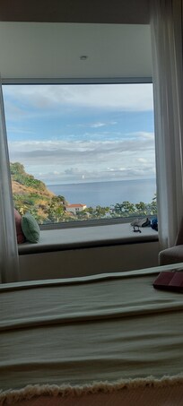 Il y en a une deuxiĂšme dans le mĂȘme style dans la kitchenette...