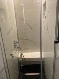 Sitting applicable Shower