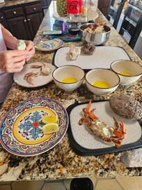 Steamed fresh blue crab! House had everything we needed. Ro
We Steamed blue crab.