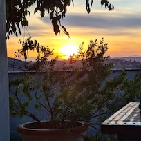 Sonnenaufgang. Wunderschön. Kann man jeden Tag genieĂen.