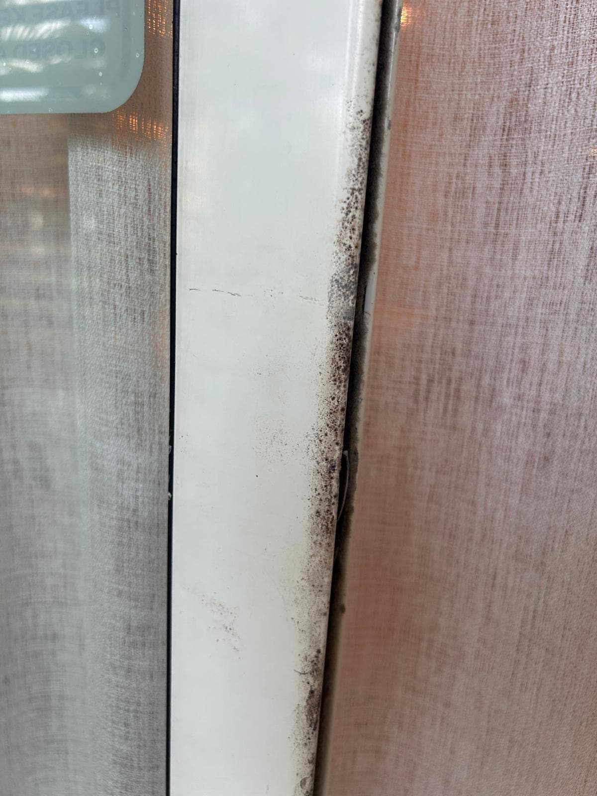 schimmel an der balkontür 