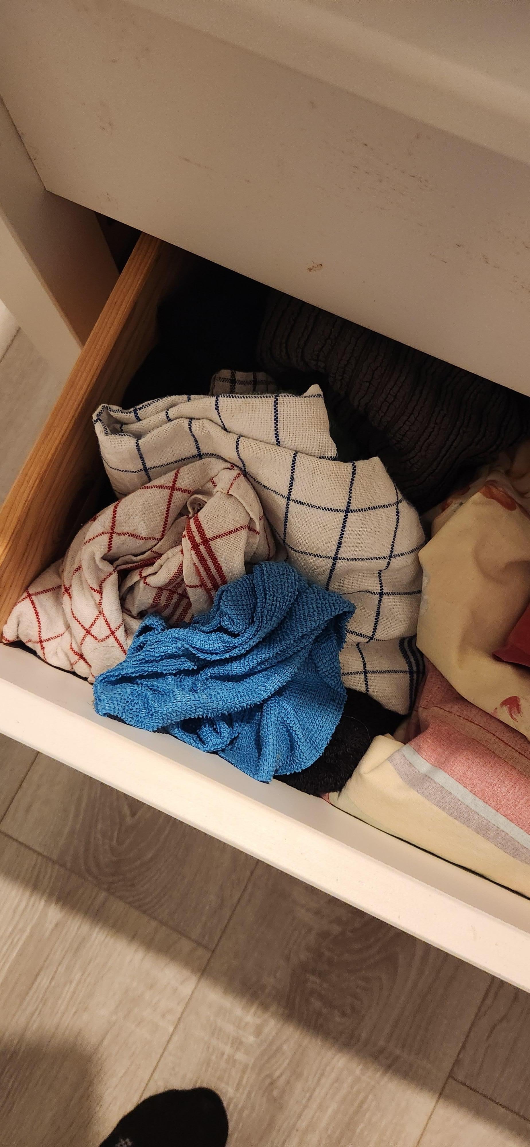 Musty towels plus probably the missing bathmat.