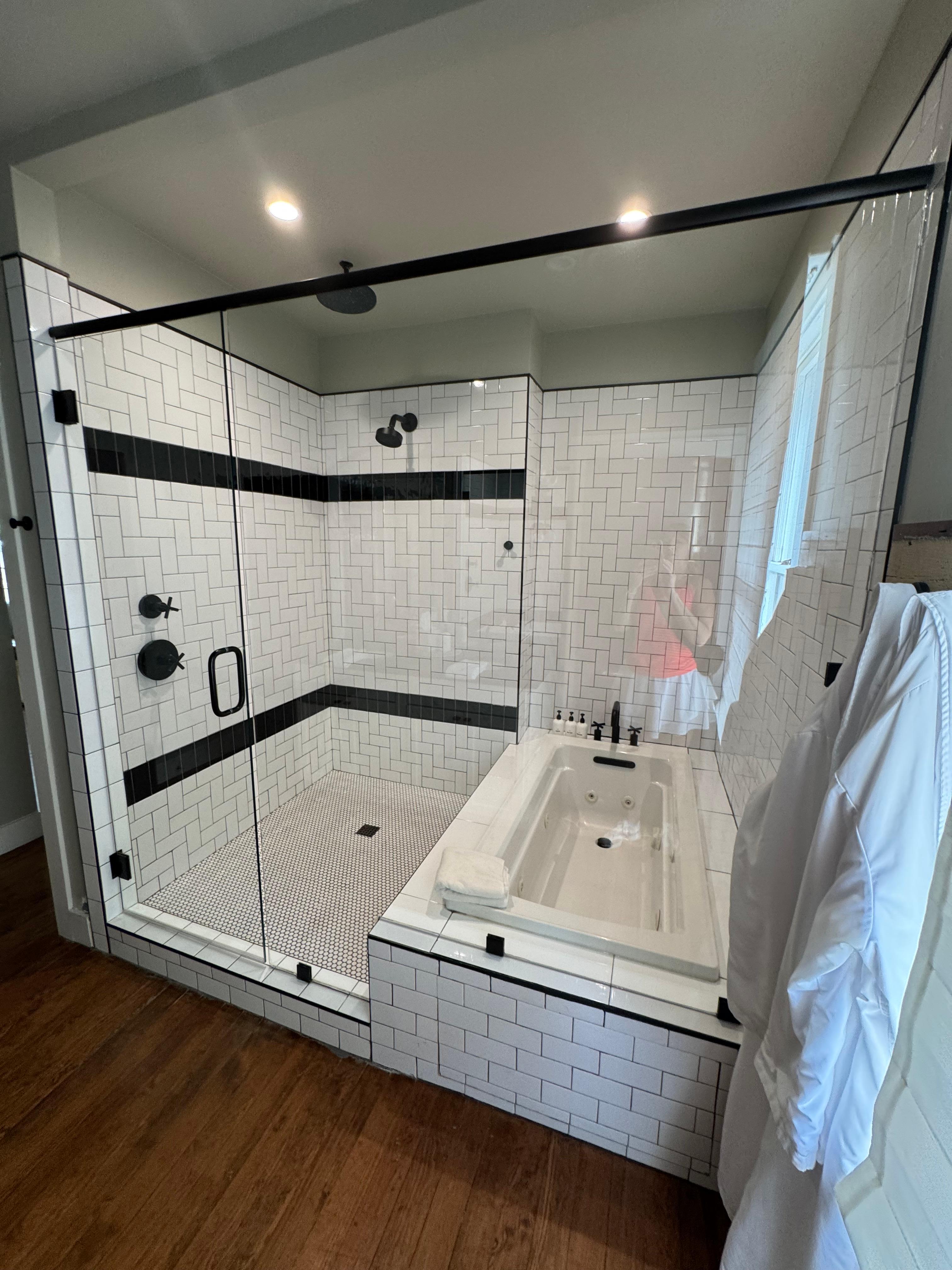 Large walk in shower and jettedbtub