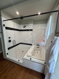 Large walk in shower and jettedbtub