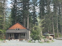 Super cute home in quiet area just outside the park.