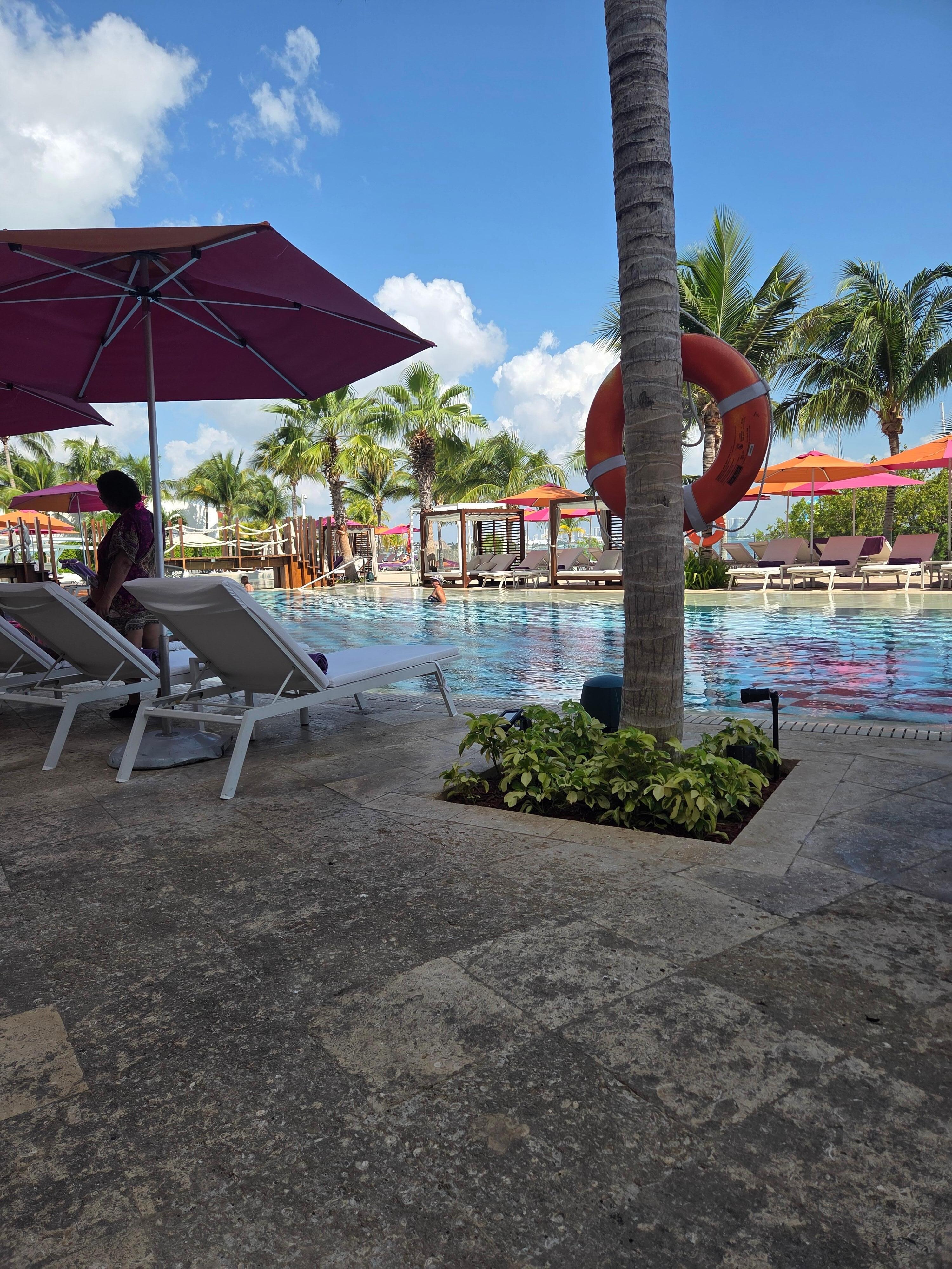 The pool with a swim up bar