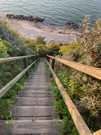 100 trappsteg till hav och strand.