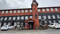 Entrance to the hotel and souvenirs shop.