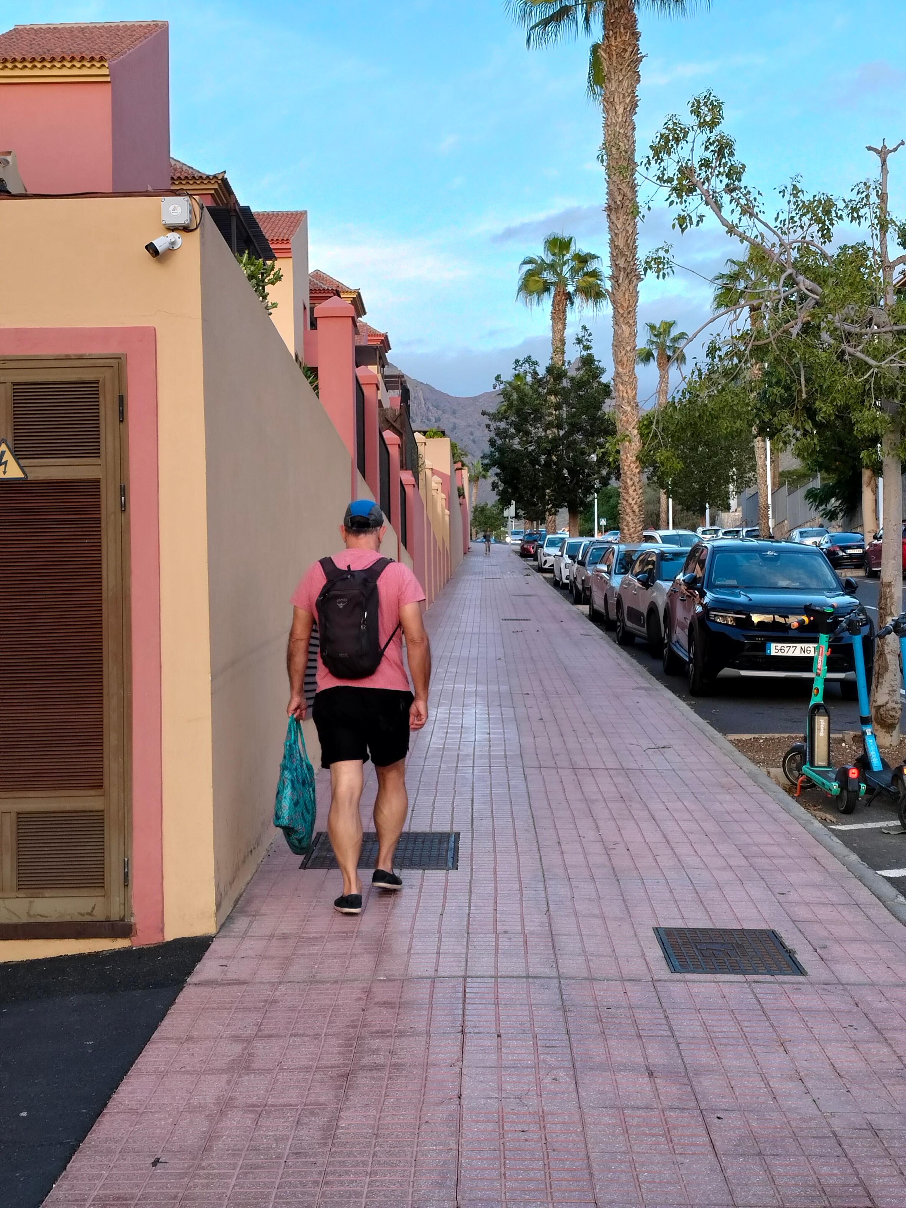 Road leading up to the apartment 