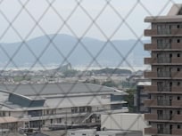 窓から琵琶湖が見えます。