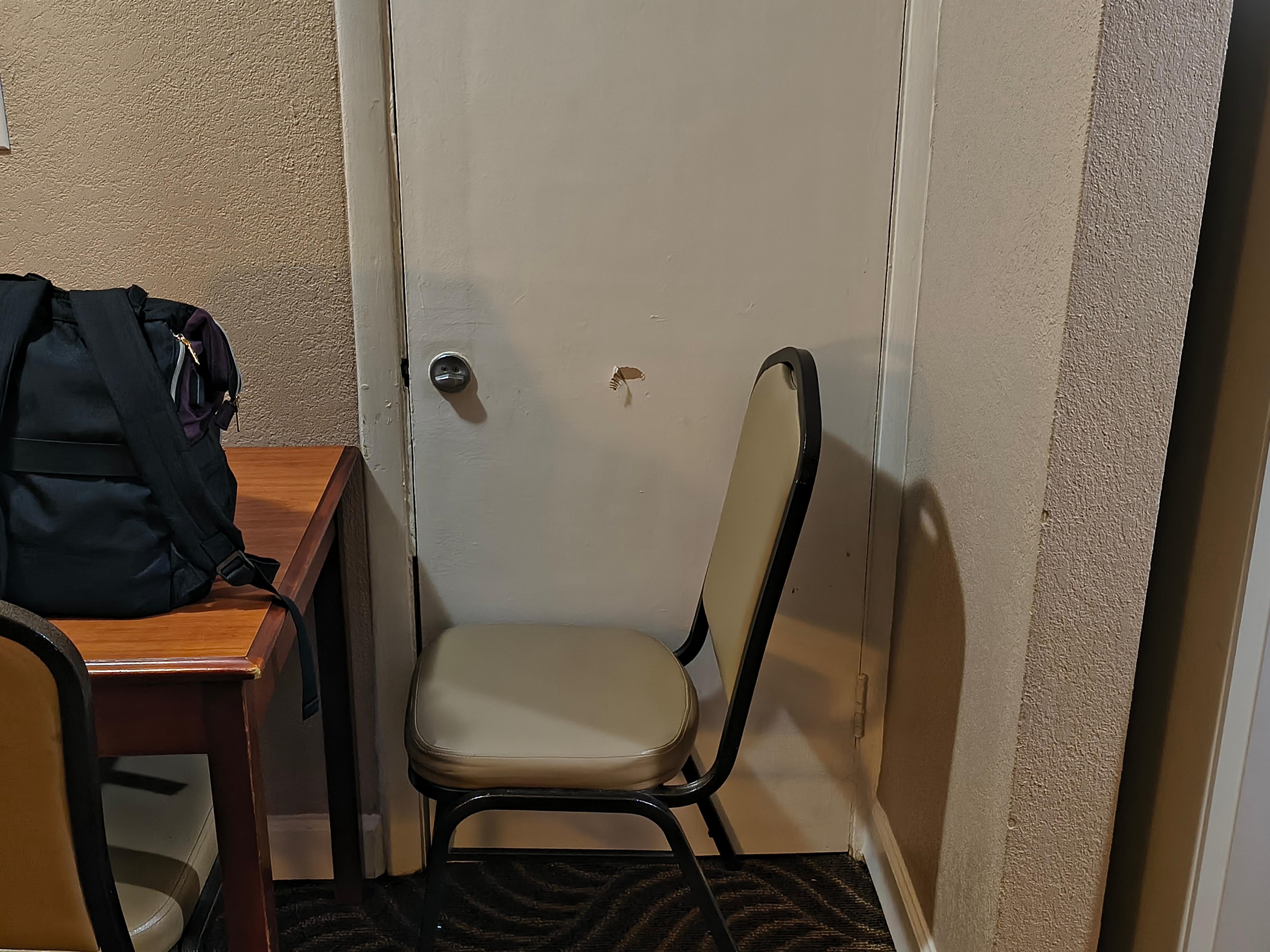 Such great decorum 🙄. 