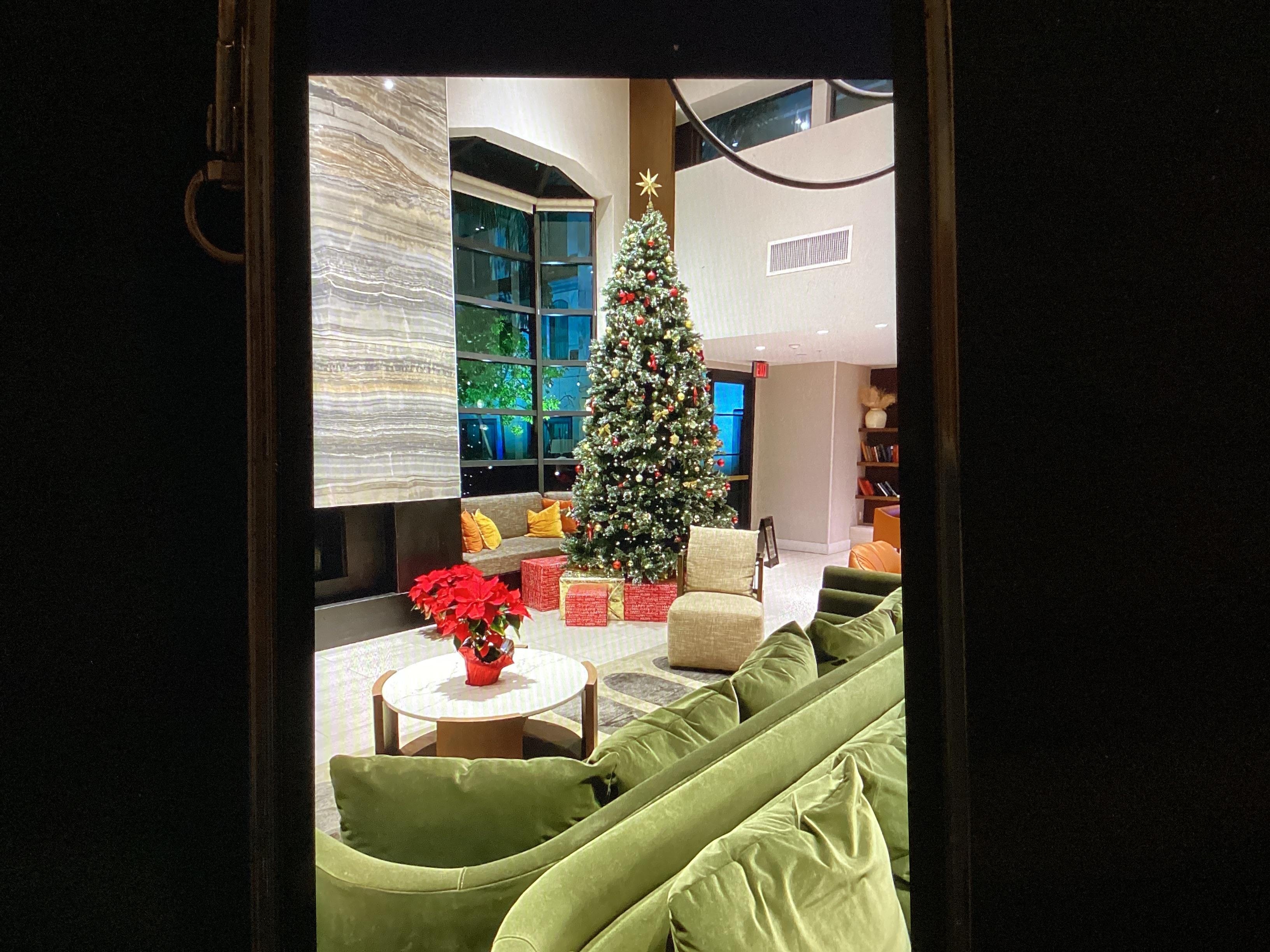 This was the lobby during Christmas time🌲