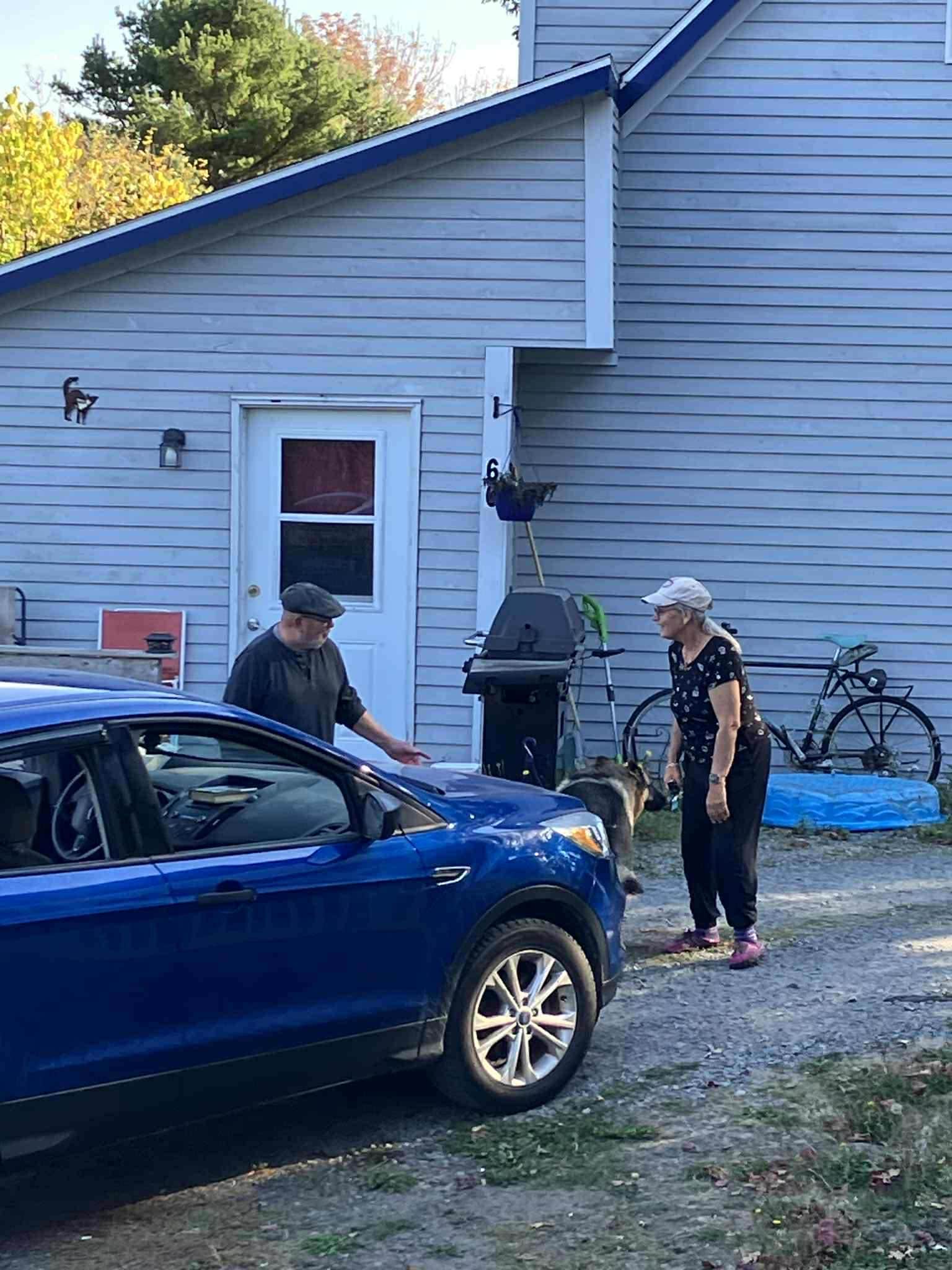 Meeting the neighbour and his puppy Tonga, such a sweetie