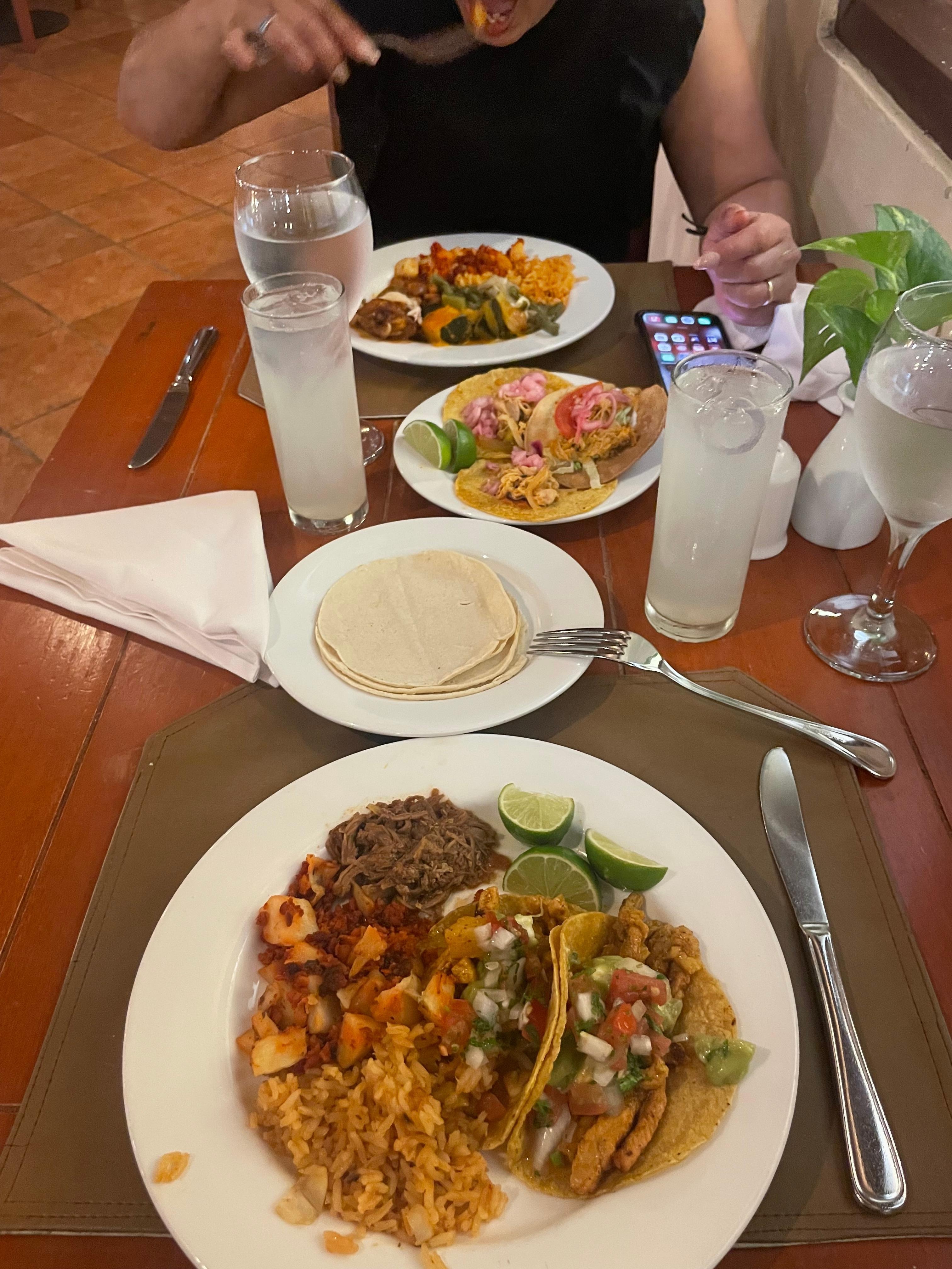 Mexican night, carne al pastor tacos