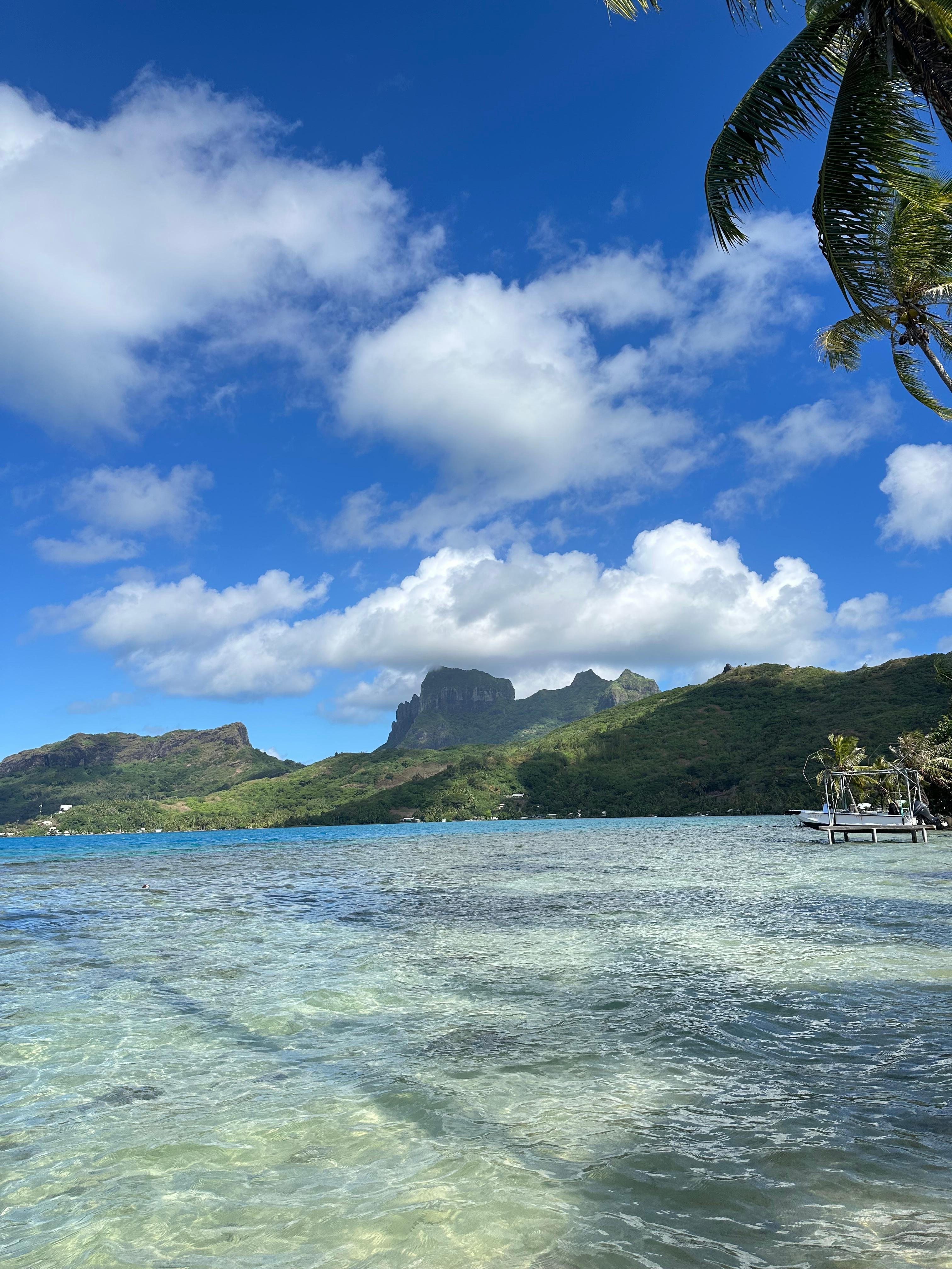 We kayaked about a 200 meter away towards the right from the docks… a shallow lagoon with stunning views. 