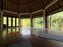 ヨガとメディテーションを行うスタジオ