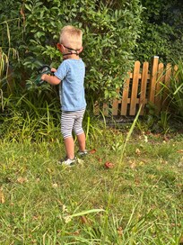 Hier erledigt mein Sohn die Gartenarbeit đ€Ł
