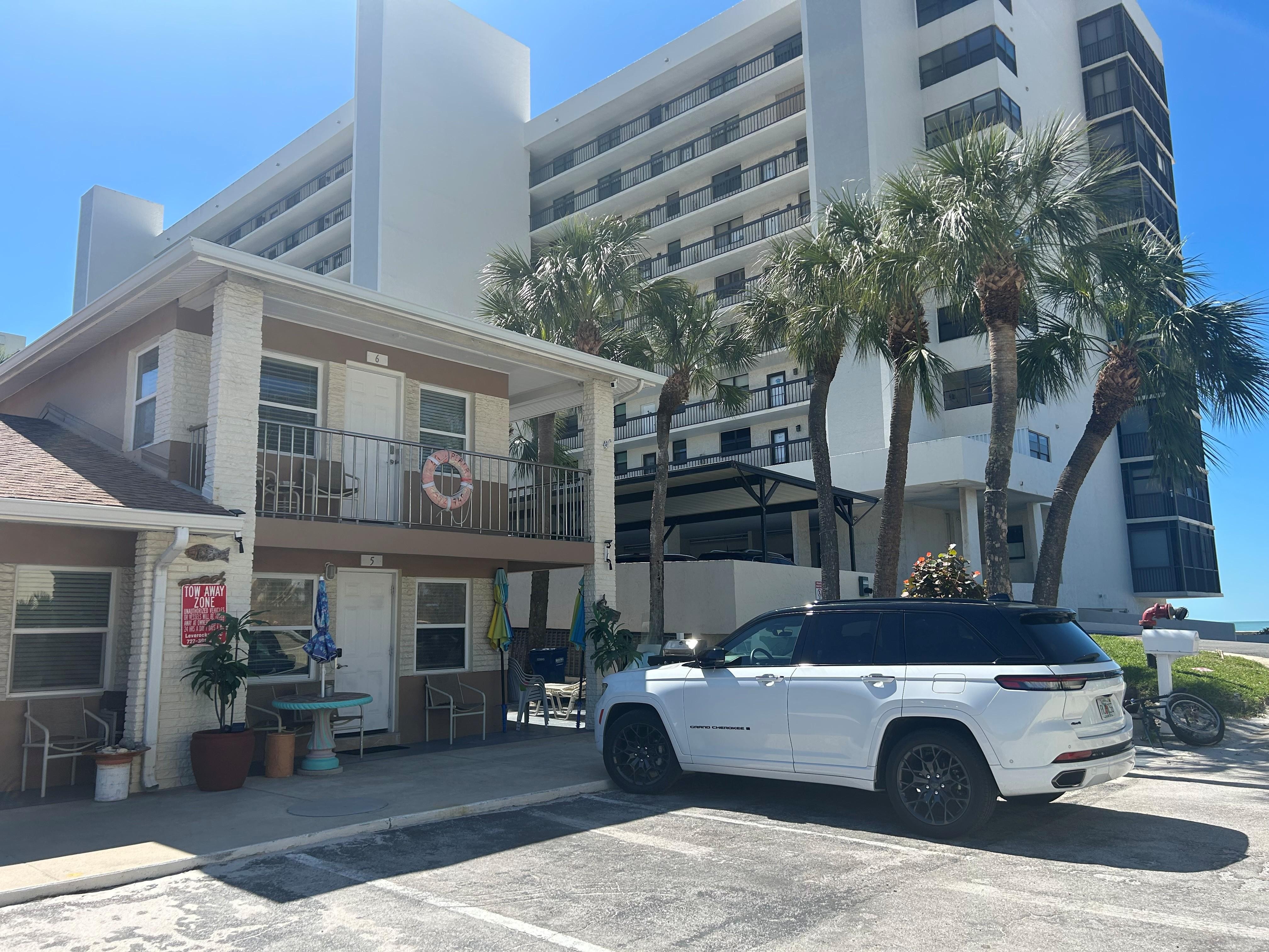 See the tall building? THAT is beachfront. THAT has a beachfront penthouse. The VRBO "Beachfront Penthouse" is the tiny second floor converted motel room on a busy road. 