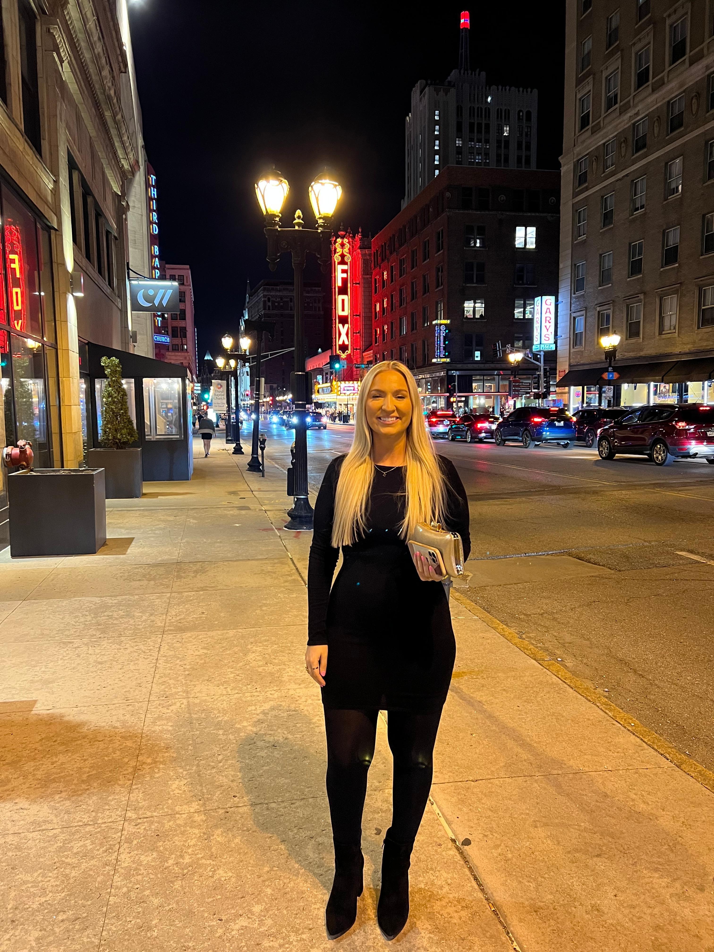 One Block to theatre! Great Location!