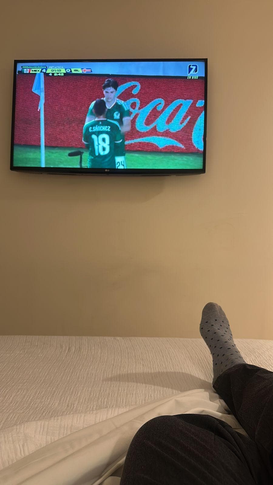 PARED MUCHO RUIDO AL CUARTO VECINO FATAL