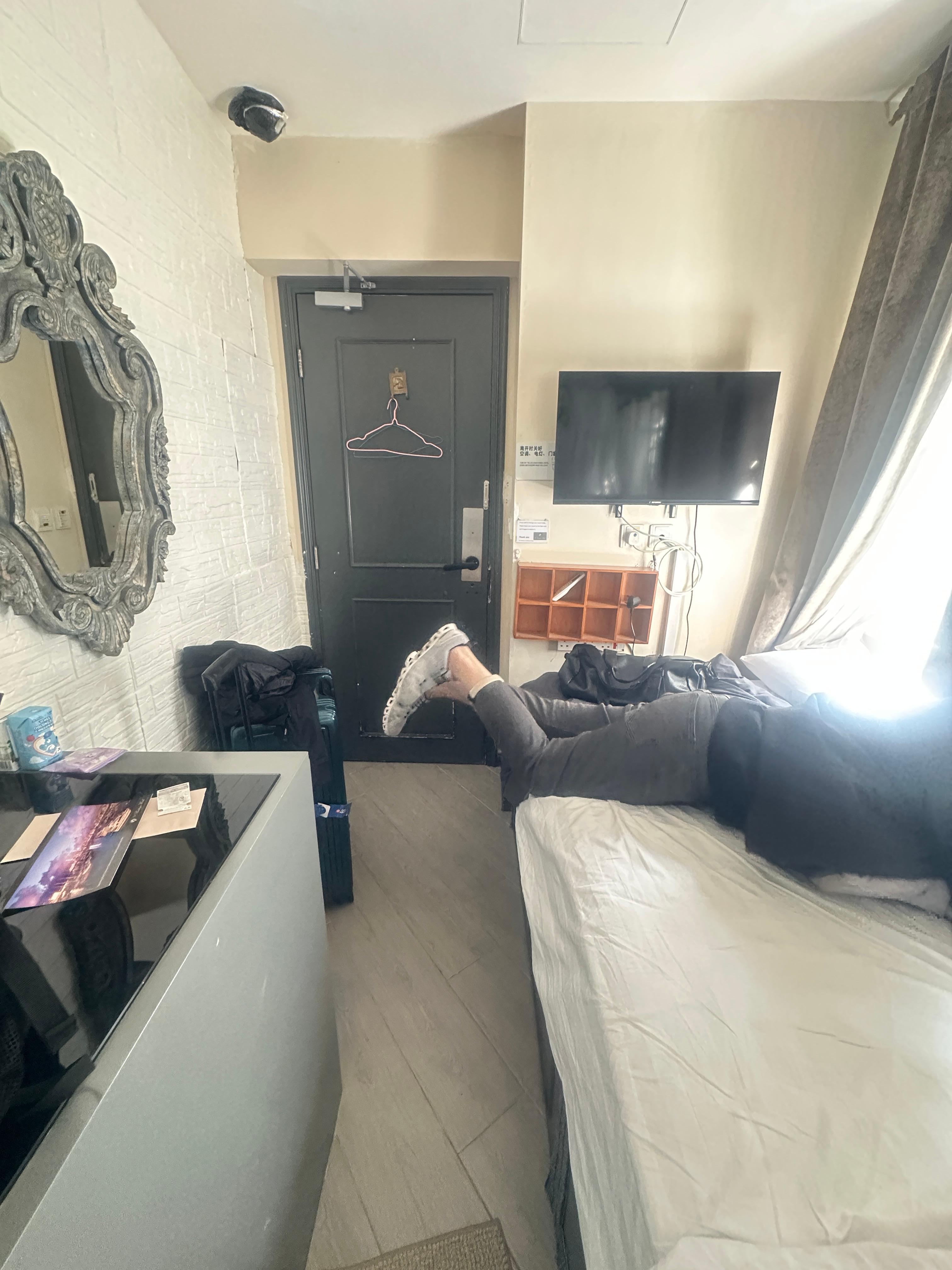 整個空間偏狹小