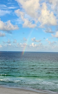 Woke up to an early morning rainbow! 🌈