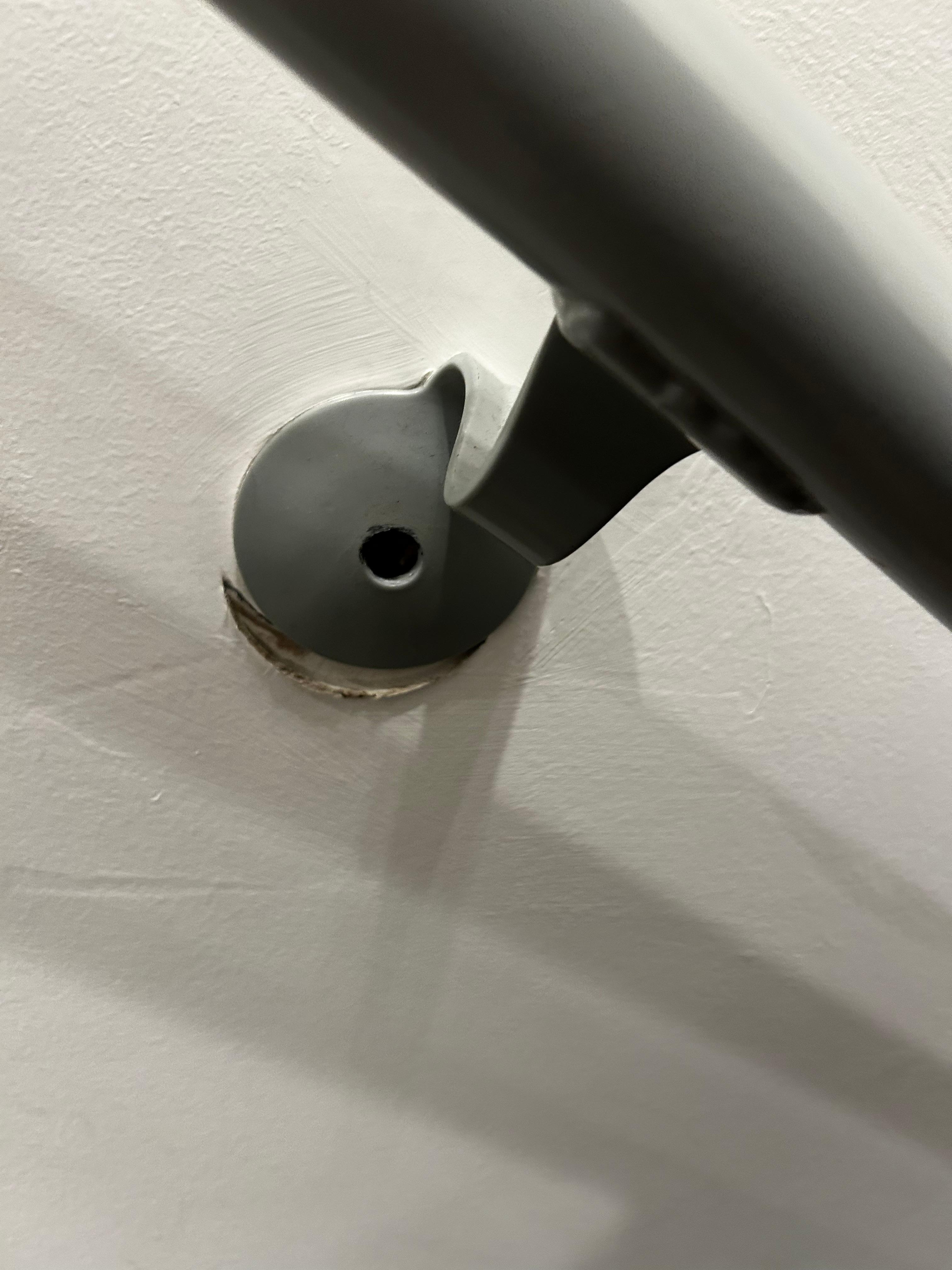 Handrail missing screw
