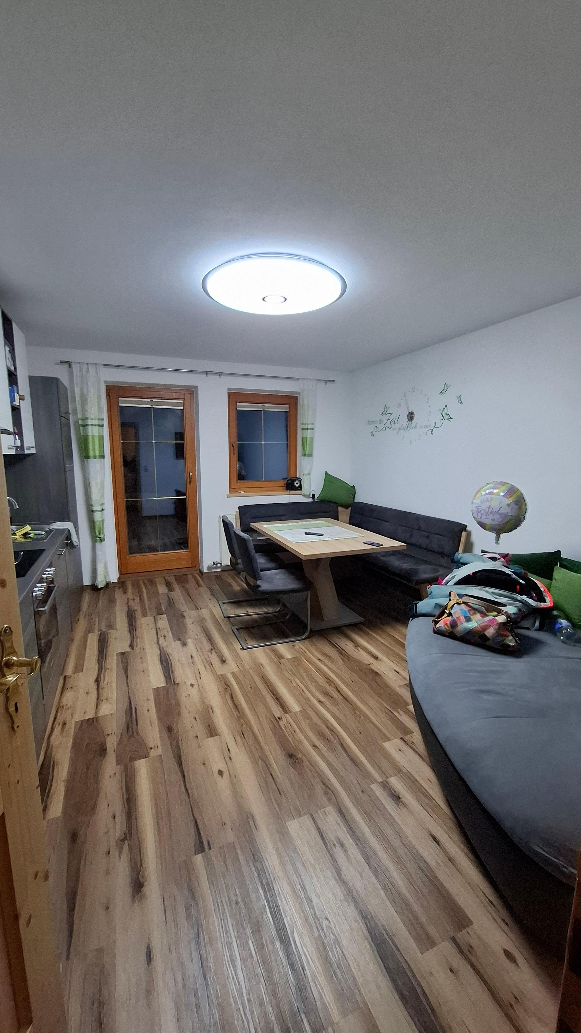 Wohnküche mit Zugang zum Balkon - mit super Aussicht