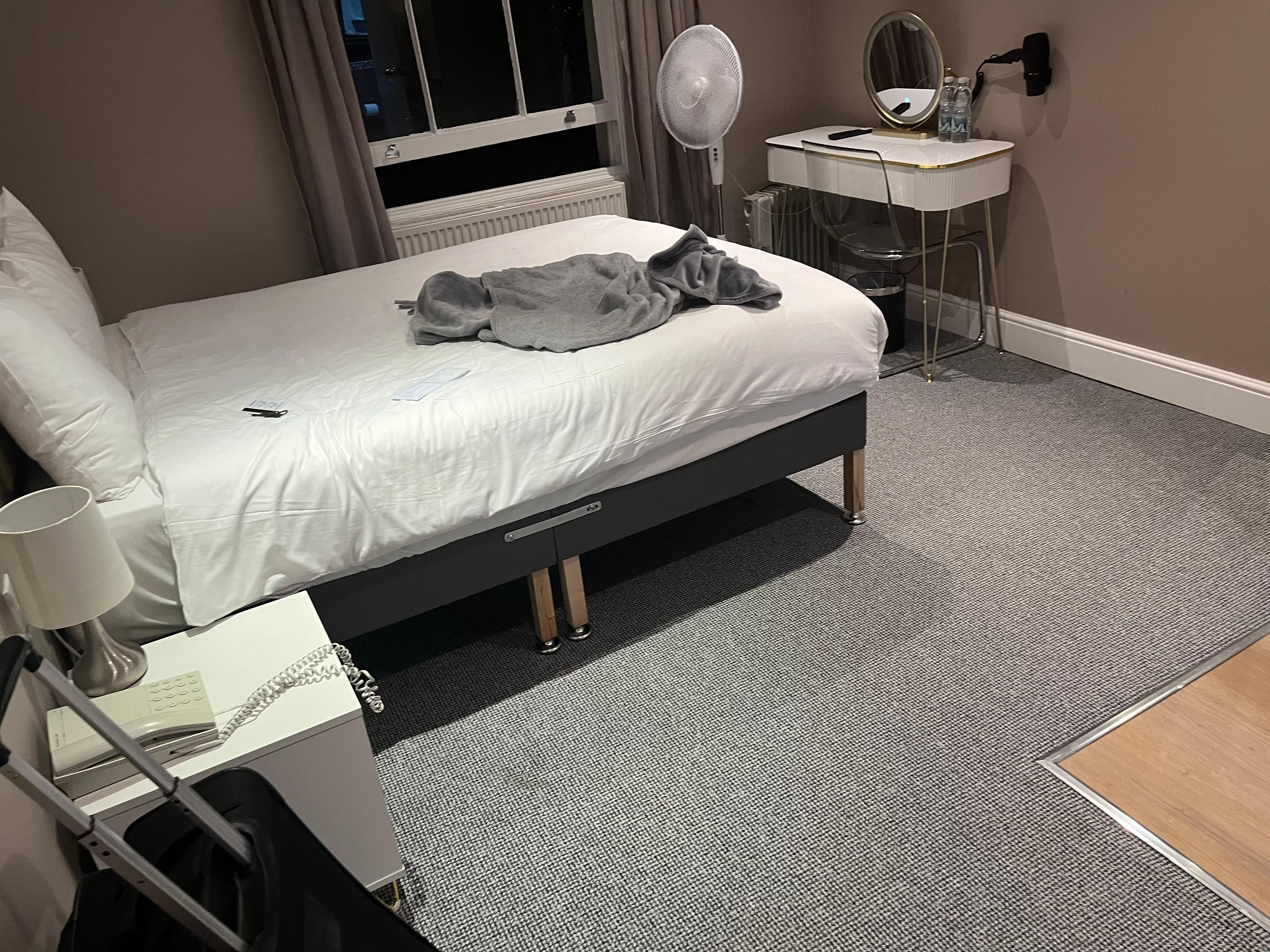 Yo can see just one bed and very small room , they supposed to give me two beds and the person was with me I sent him to my friends house to sleep there.