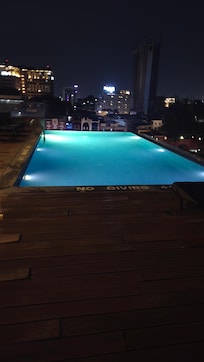 Roof top pool