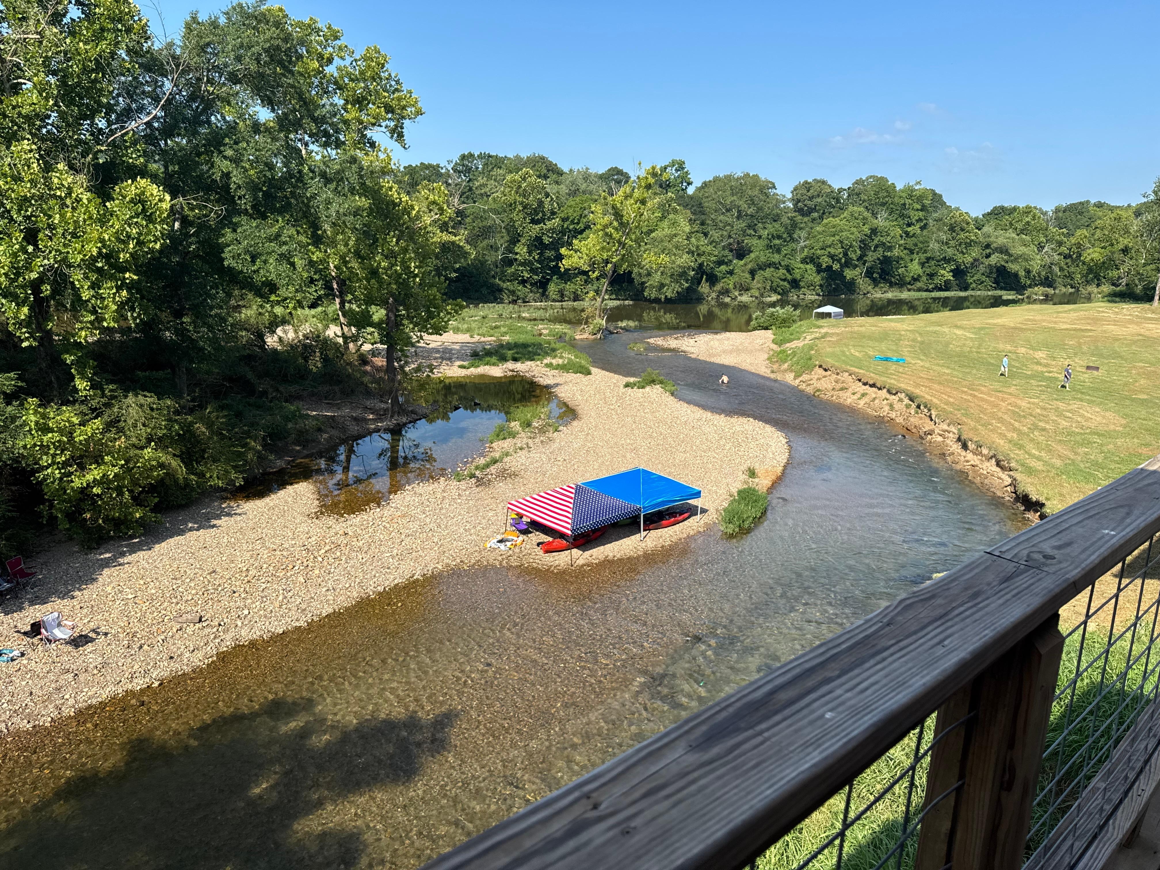 This is looking right of the cabin where you go to get down to the water. 