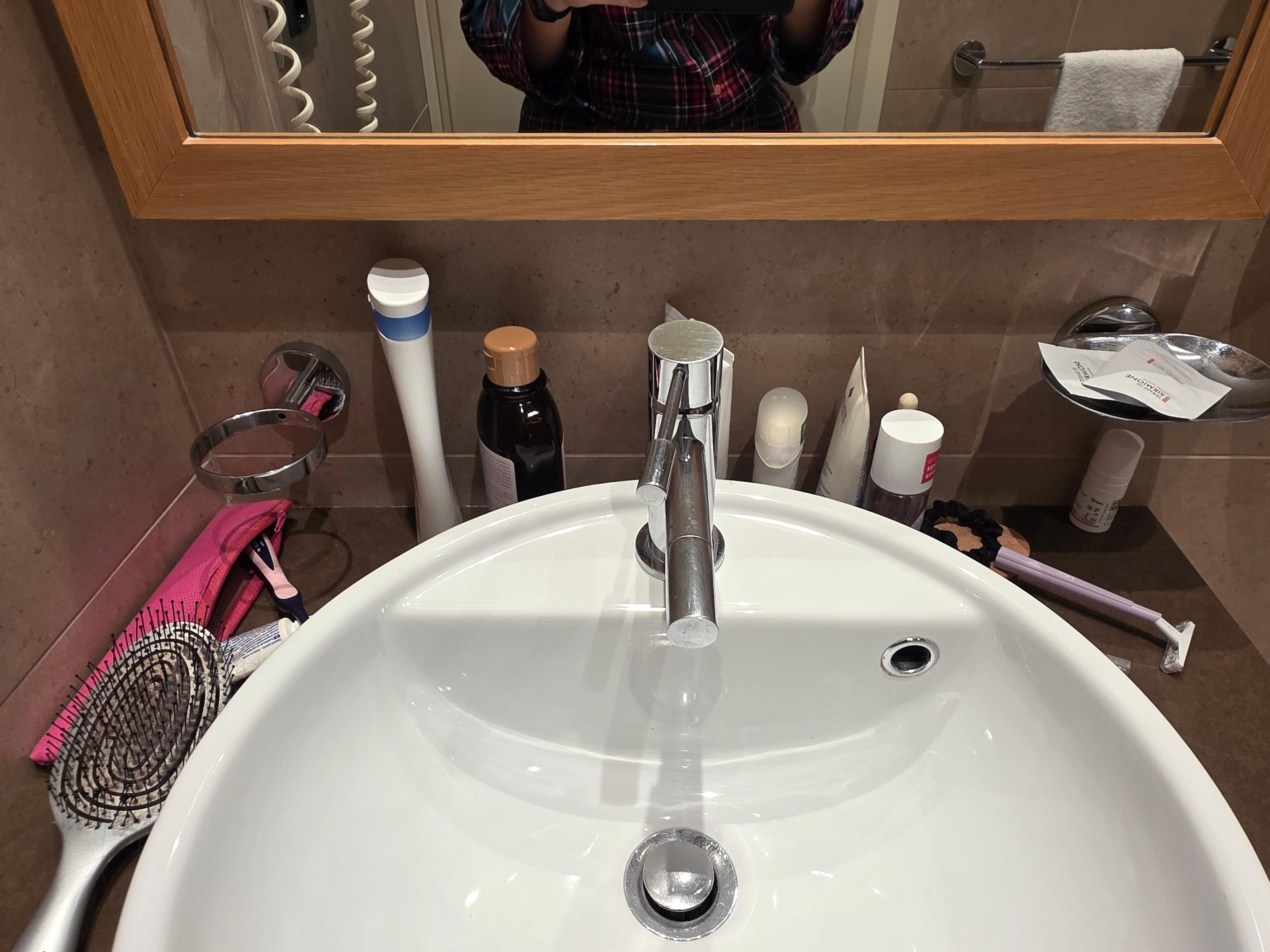 porta spazzolini assente