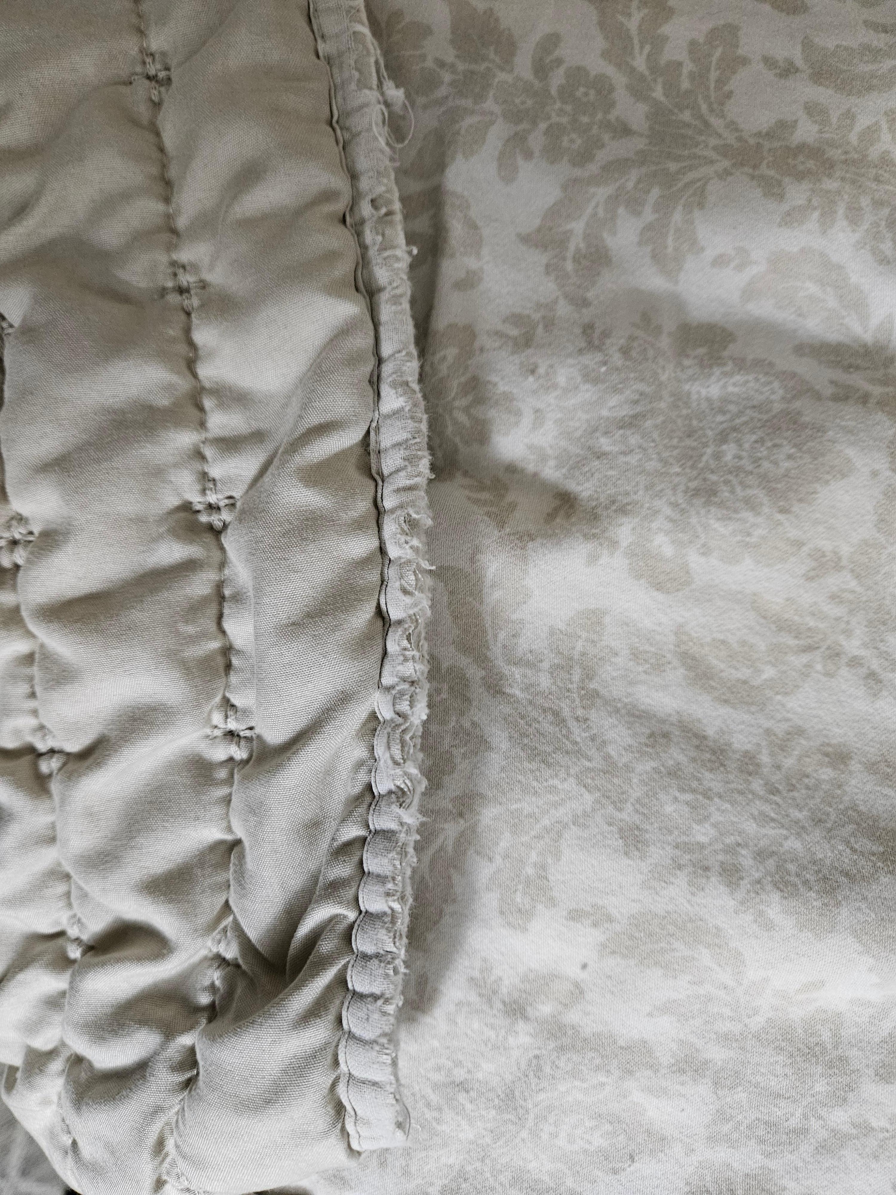 Edge of blanket, some of the towels/wash cloths were the same.