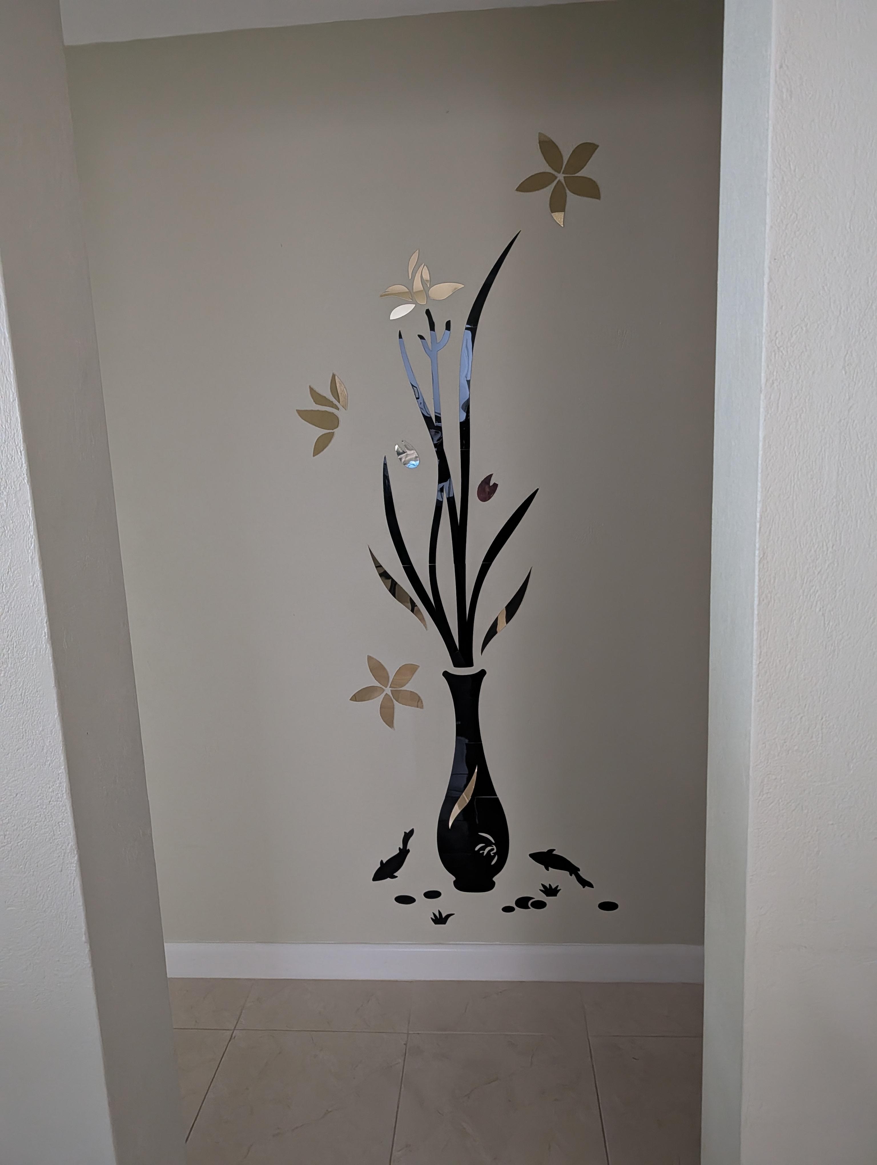 Wall decor leading to bedrooms