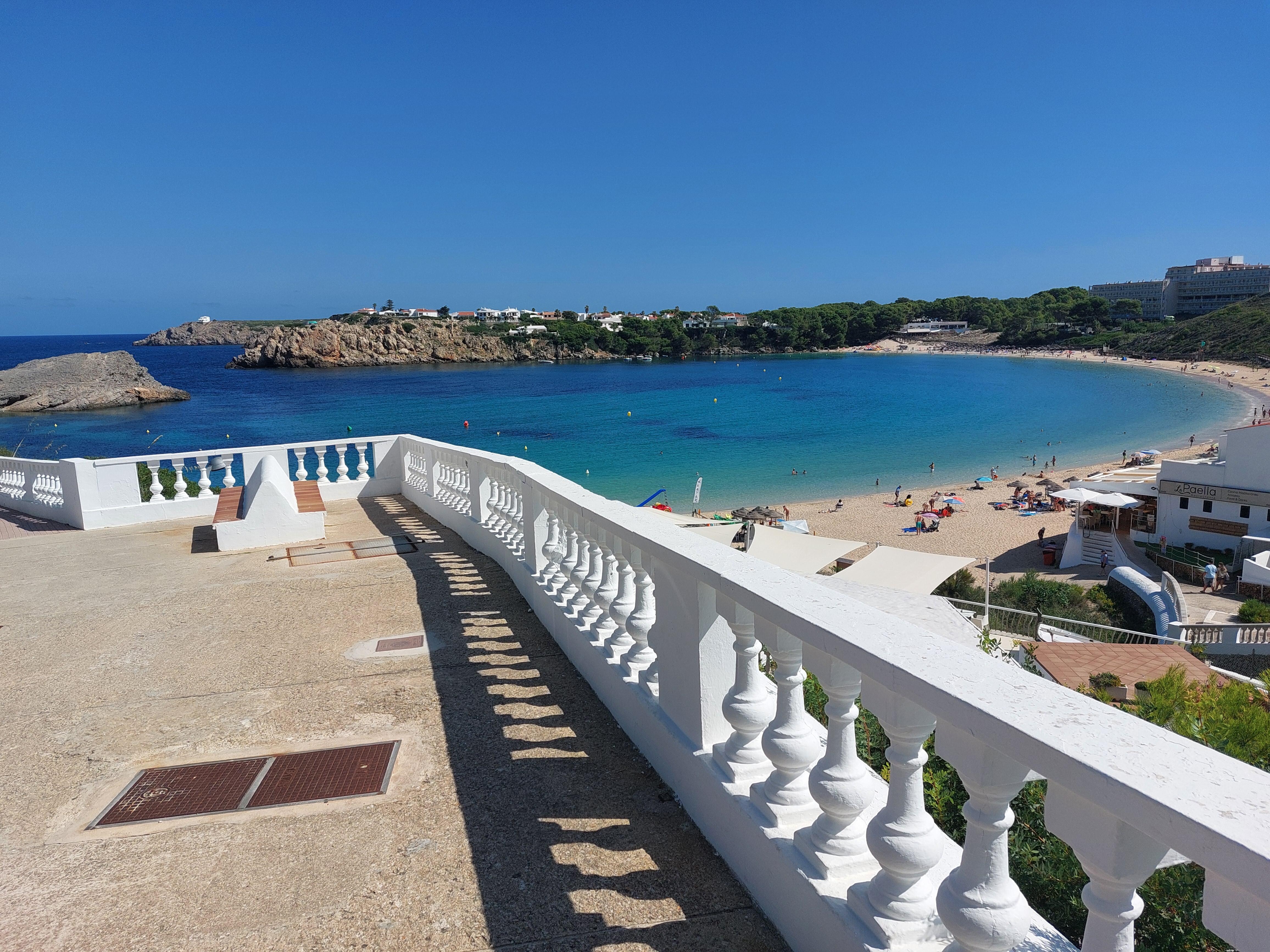 Der sehr schöne Strand von Arenal d'en Castell.
