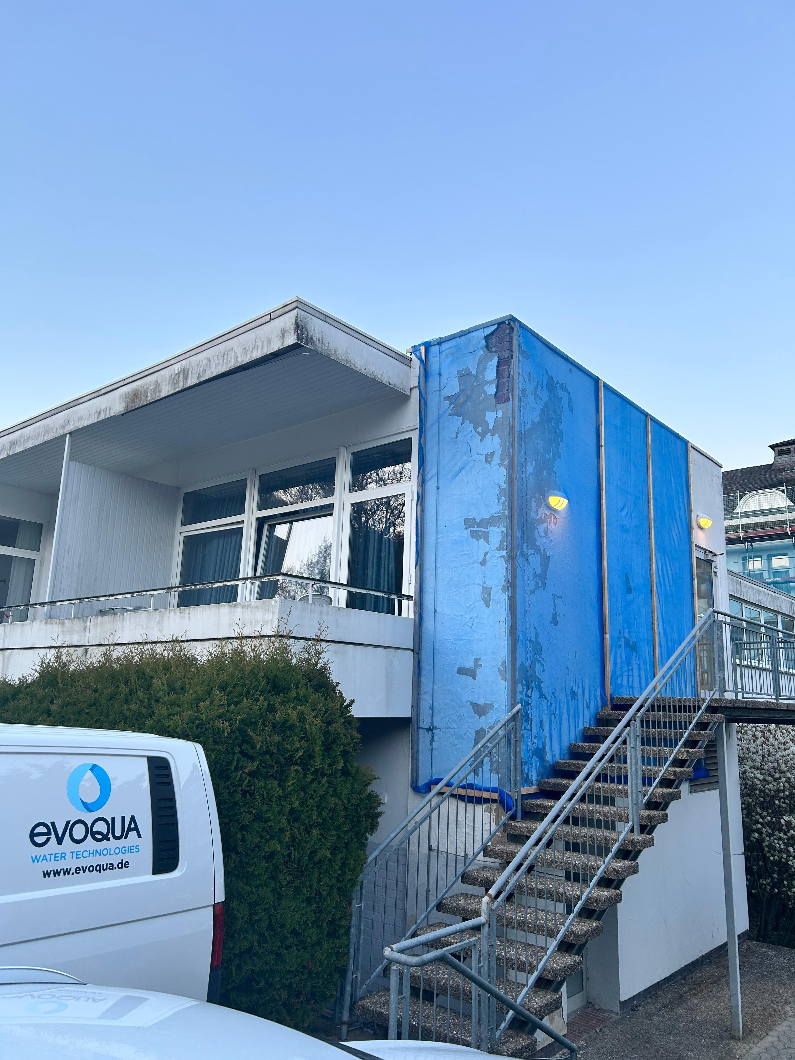 Gebäudeteile werden eher durch Netze gesichert als repariert