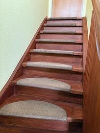 knarrende Treppe hoch und die Zeitreise kann beginnen