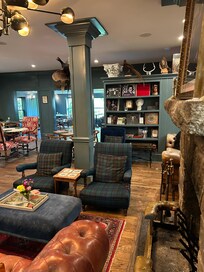 Restaurant/tavern and common room area